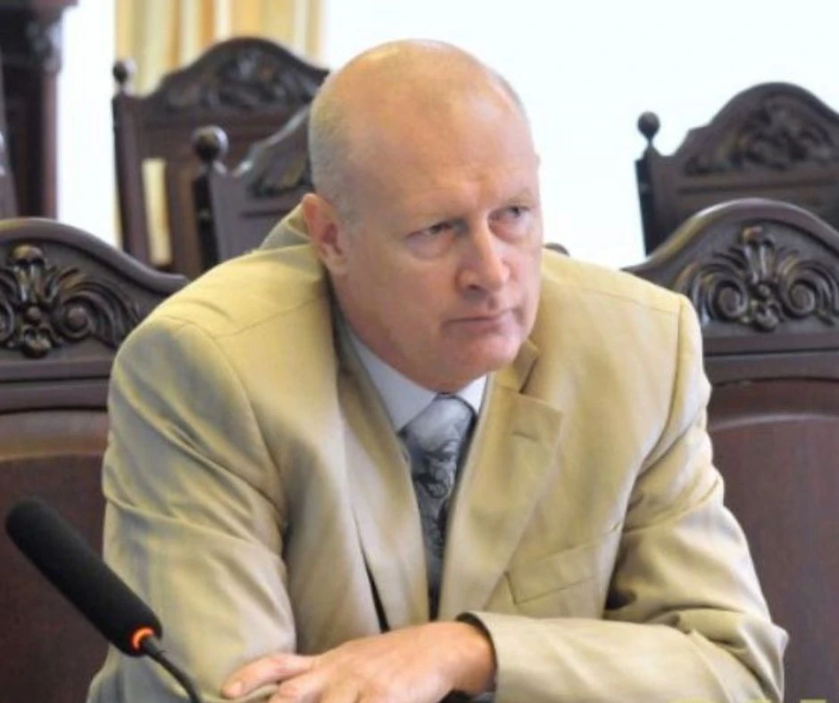 Суддя Варняк знайшовся: став представником громадськості у “кваліфікаційній колегії суддів Херсонської області”