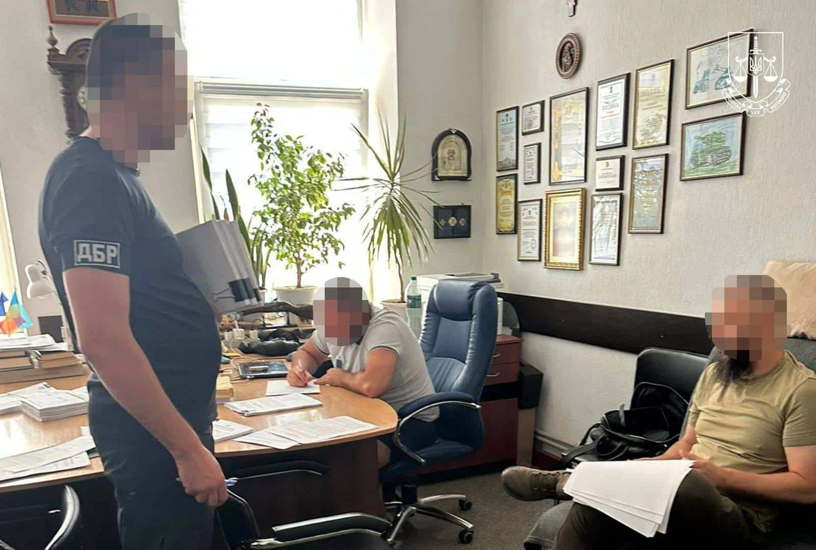ВРП тимчасово відсторонила від здійснення правосуддя Ліпчанського Сергія суддю Мар’їнського районного суду Донецької області (відряджений до Апостолівського районного суду Дніпропетровської області) та дала згоду на затримання.